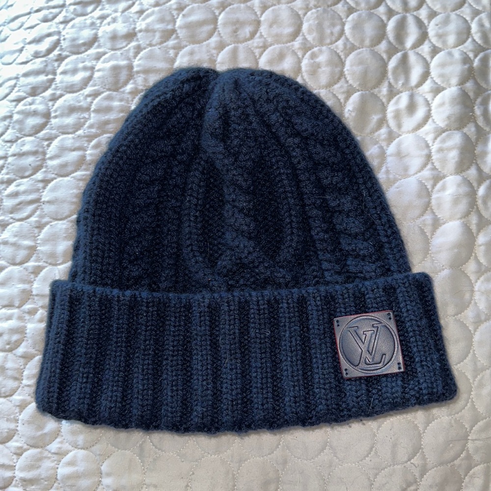 100% auth LOUIS VUITTON beanie